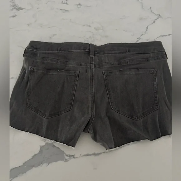 Express Relaxed Low Rise Jean Shortie Shorts Frayed Hem Stud Detail size 6 NWT - Picture 3 of 3
